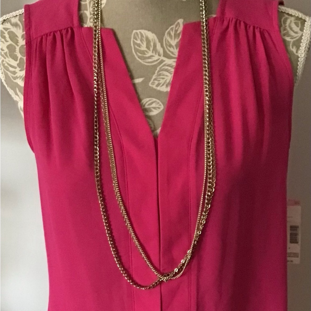 Nwt sleeveless fushia button down